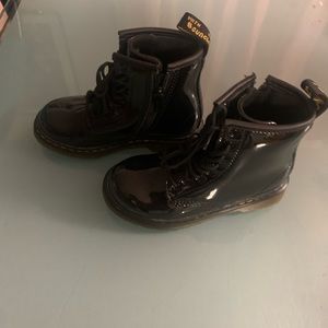 Brand new toddler girls Dr Martens boots in Black patent leather.
